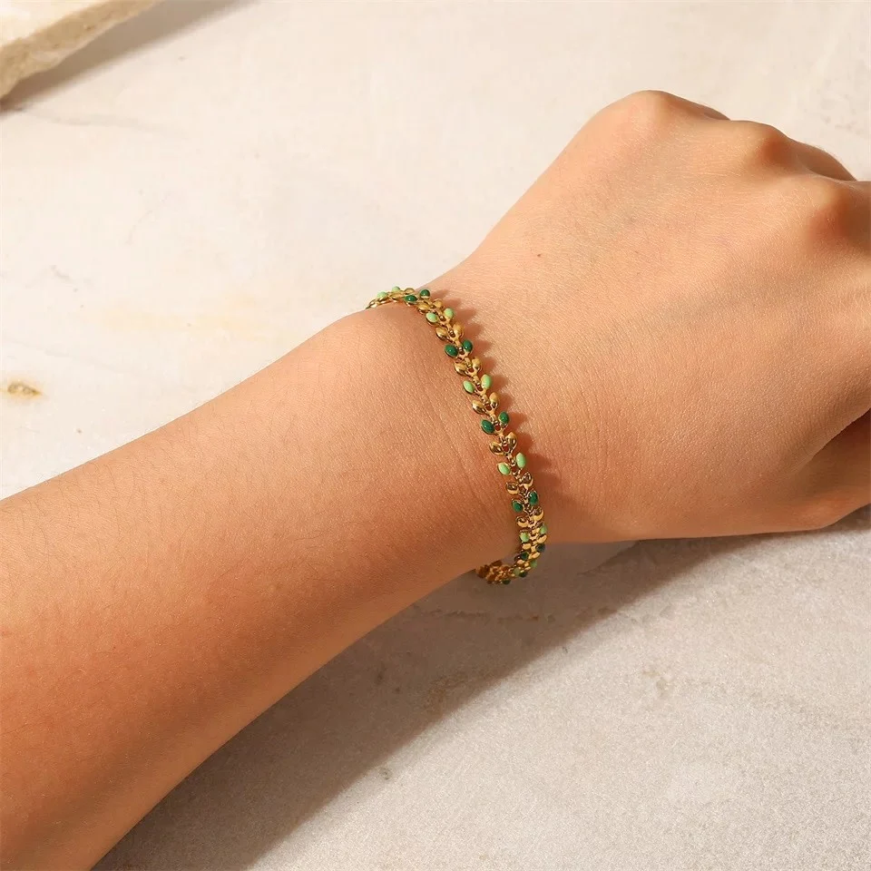 Dancing in fashion bracelet