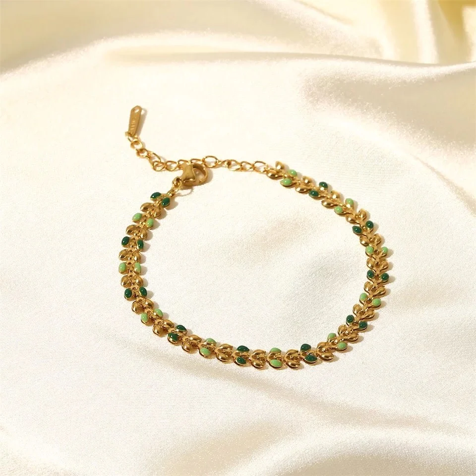 Dancing in fashion bracelet