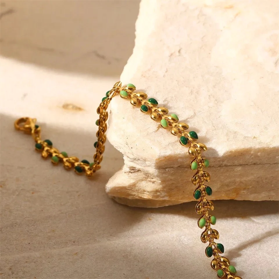 Dancing in fashion bracelet